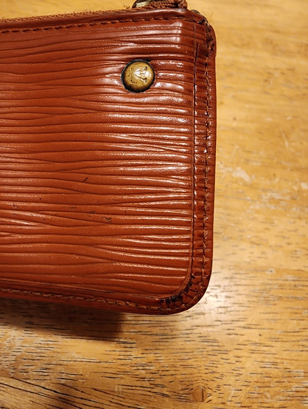 authentic Louis Vuitton Epi Leather Pochette Cles In Kenya Fawn - Picture 14 of 16